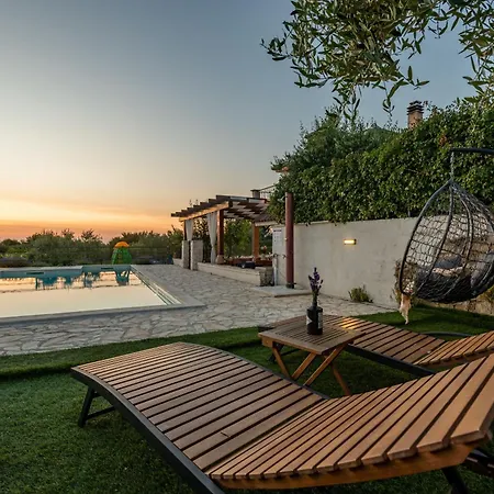 Noa Zadarvillas Vila *