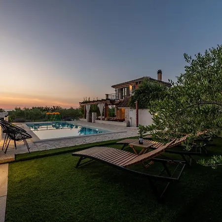 Noa Zadarvillas *