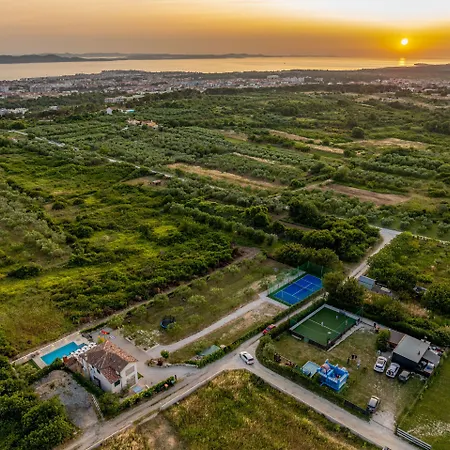 Noa Zadarvillas *